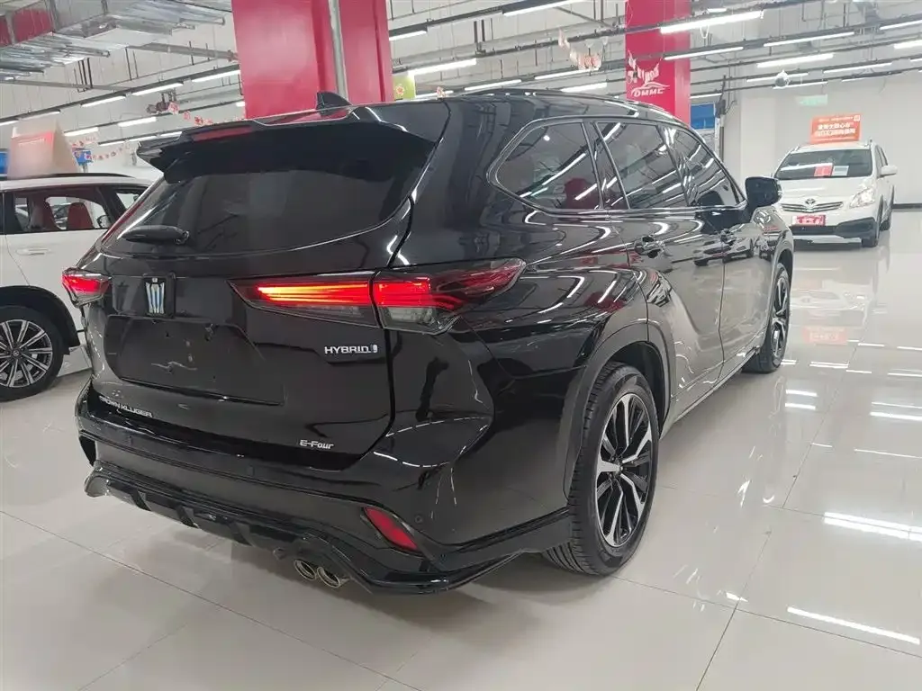 Toyota Crown Kluger 2023 из CN, фото 10
