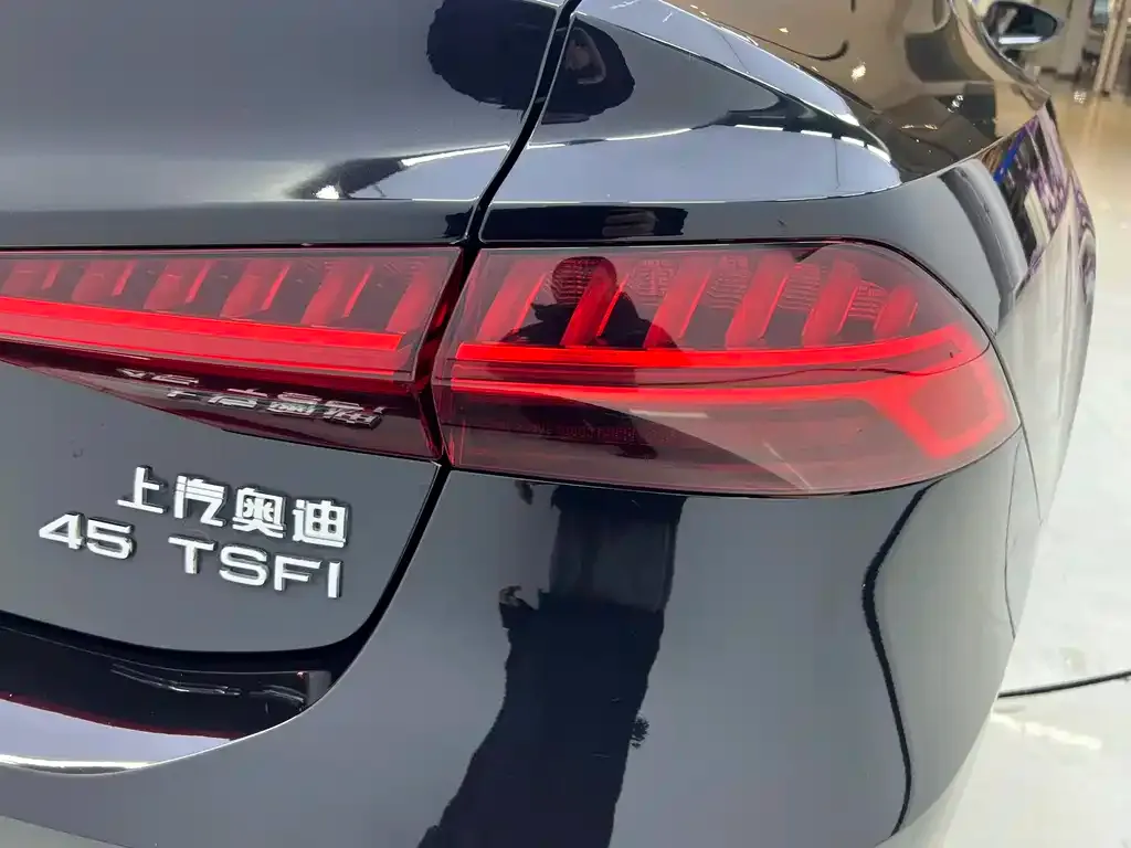 Audi A7L 2023 из CN, фото 2