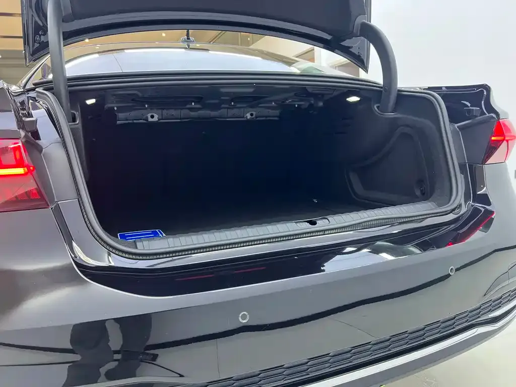 Audi A7L 2023 из CN, фото 8