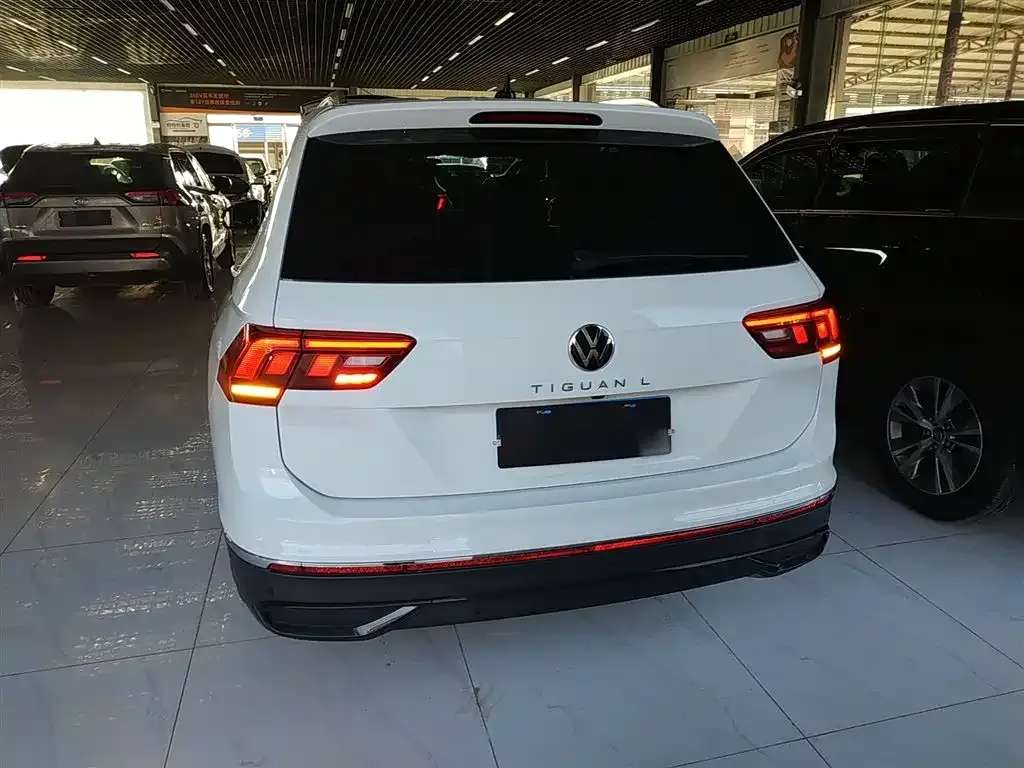 Volkswagen Tiguan L — фото 5