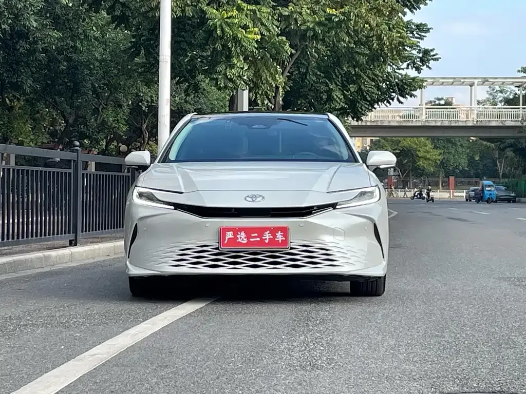 Toyota Camry — фото 7