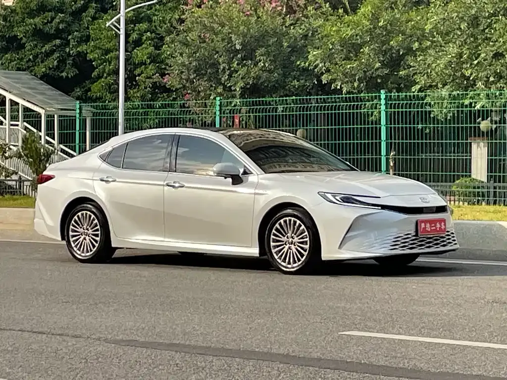 Toyota Camry — фото 8