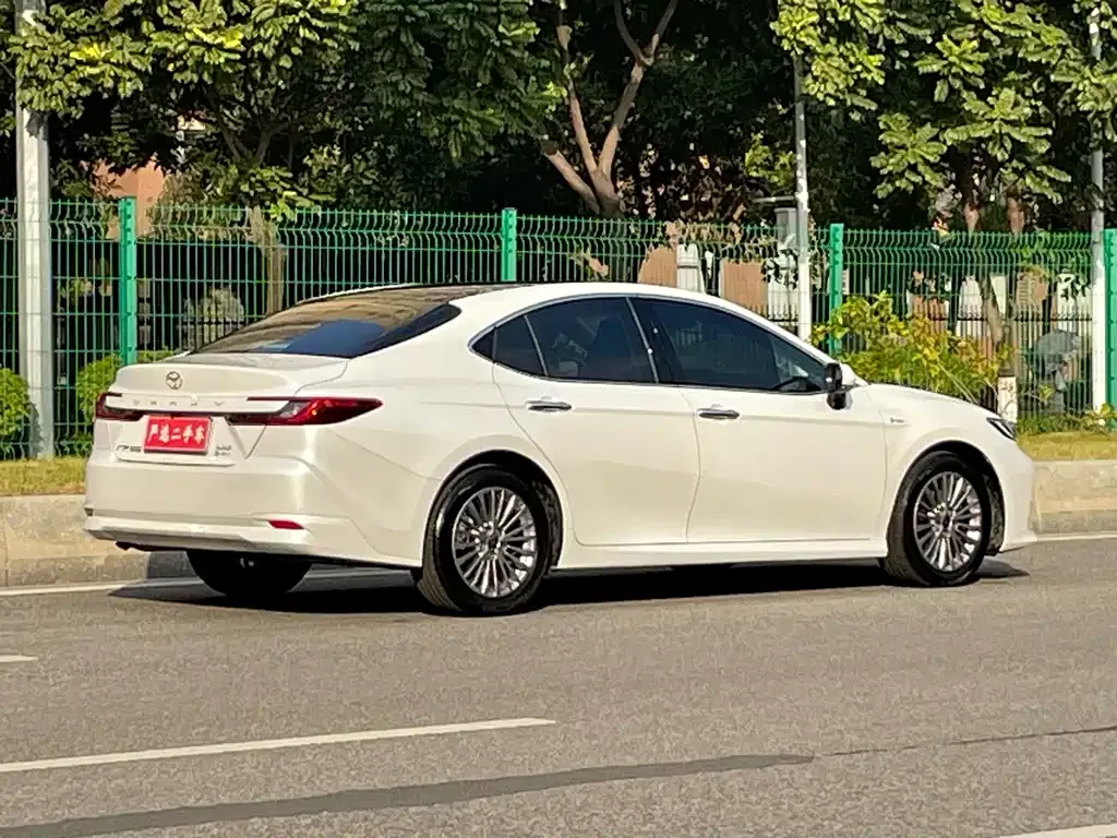 Toyota Camry — фото 6