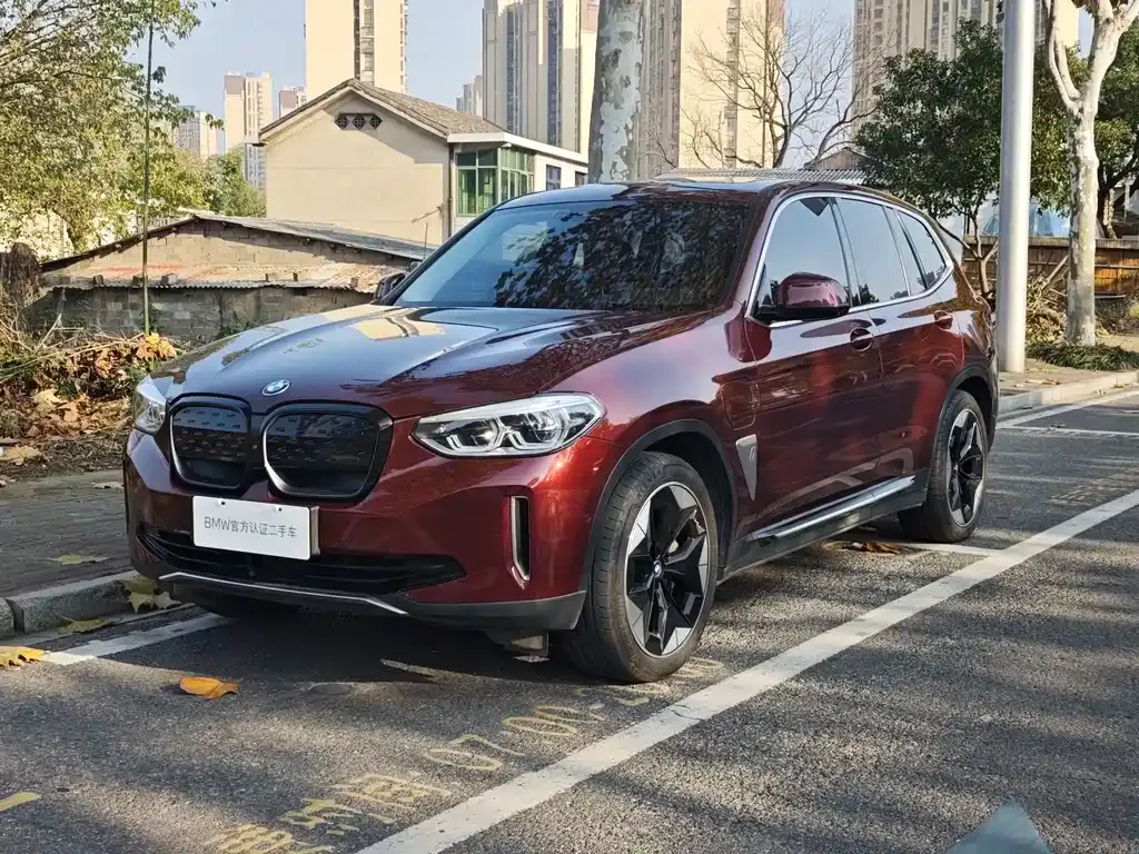 BMW iX3 — фото 1