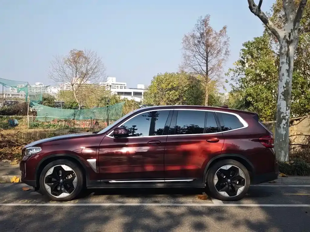 BMW iX3 — фото 4