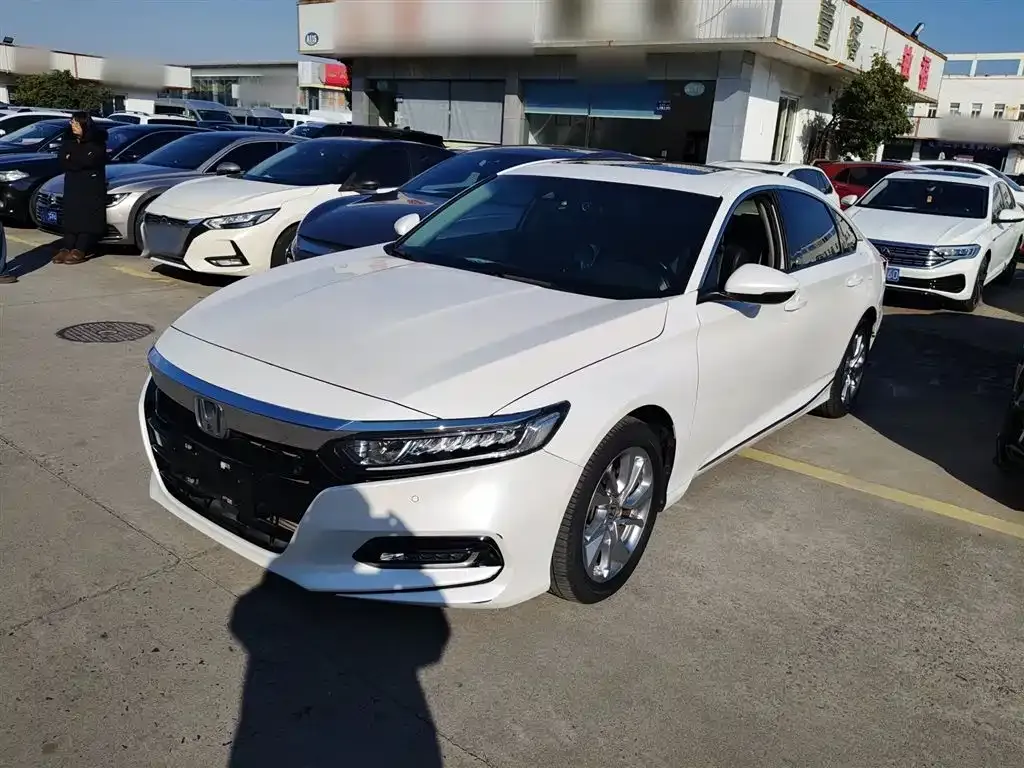 Honda Accord — фото 1