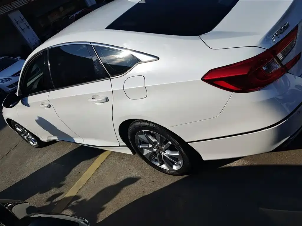 Honda Accord — фото 10