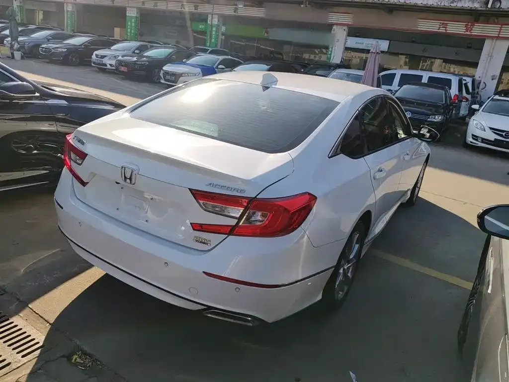 Honda Accord — фото 4