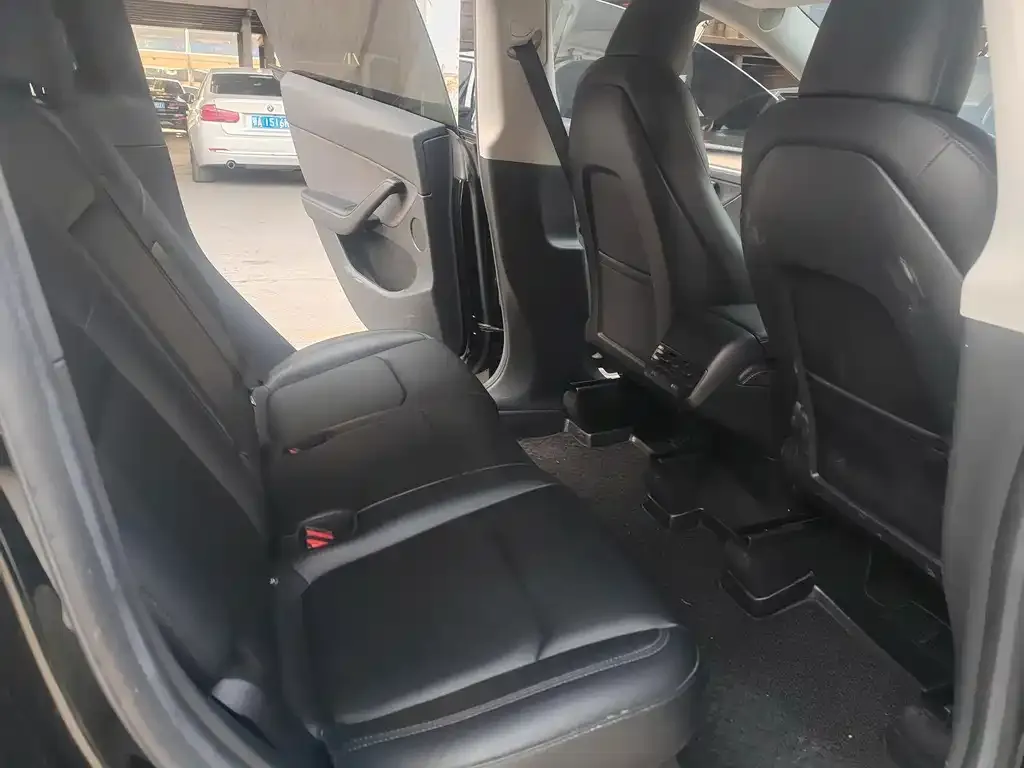 Tesla Model Y 2023 из CN, фото 4