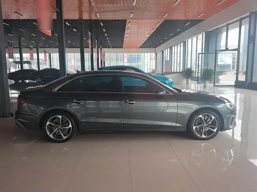 Audi A4L 2021 из CN, фото 3