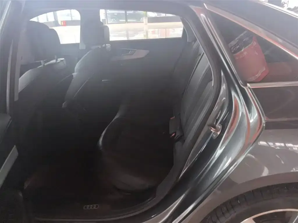 Audi A4L 2021 из CN, фото 10