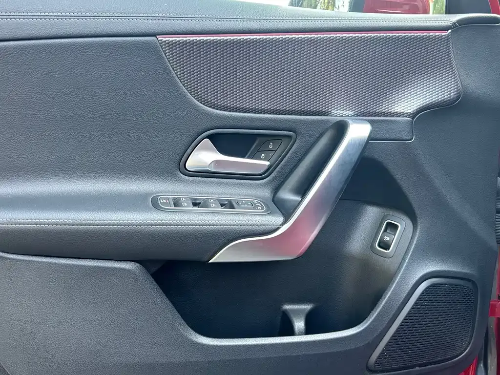 Mercedes-Benz A-Class 2023 из CN, фото 8