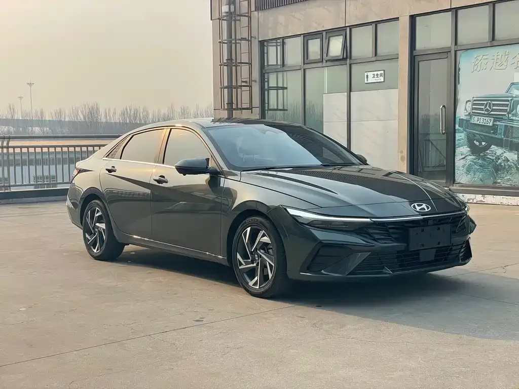 Hyundai Elantra — фото 8