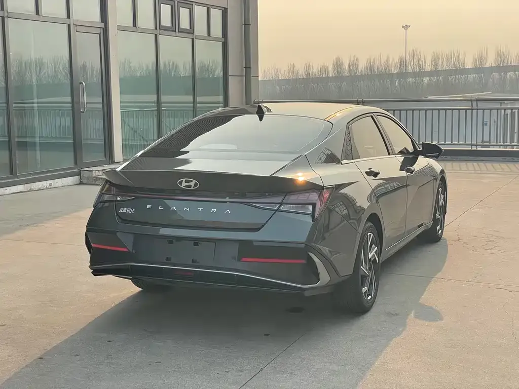 Hyundai Elantra — фото 6
