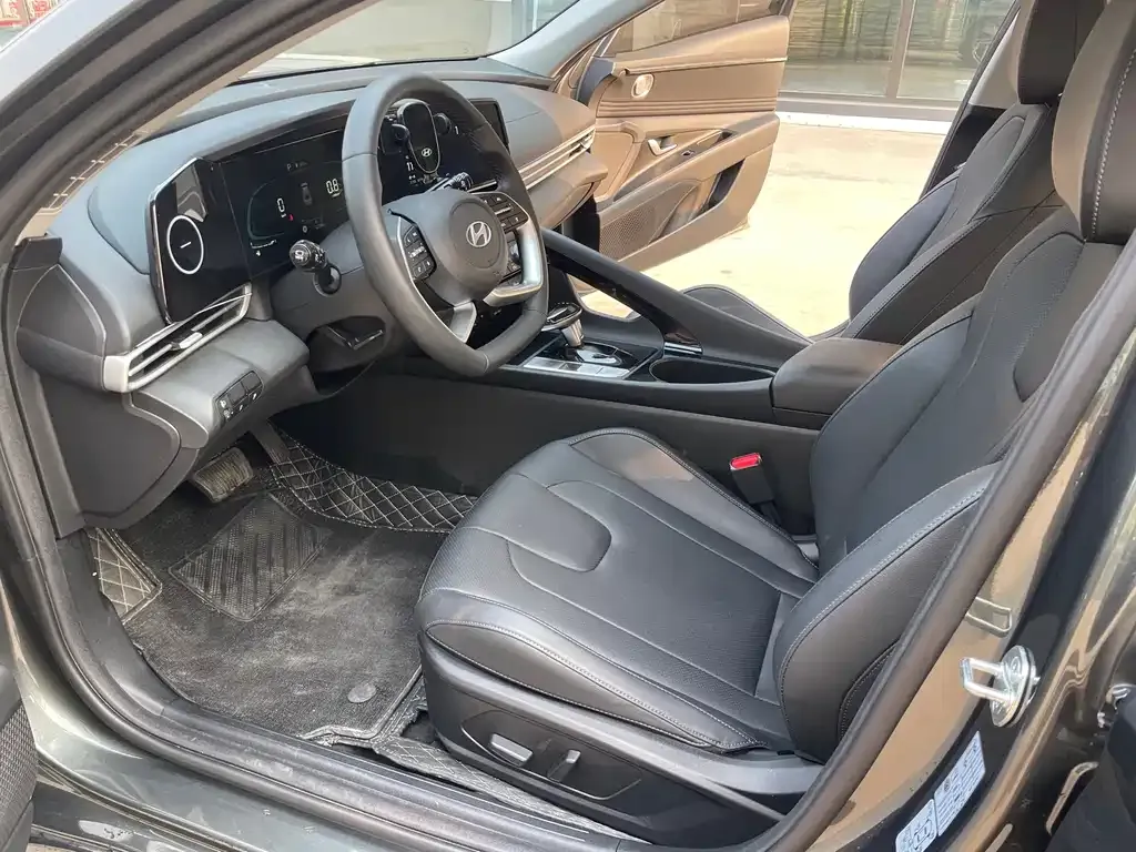 Hyundai Elantra — фото 2