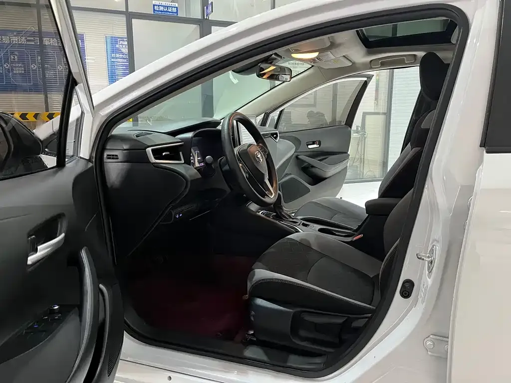 Toyota Corolla 2021 из CN, фото 8