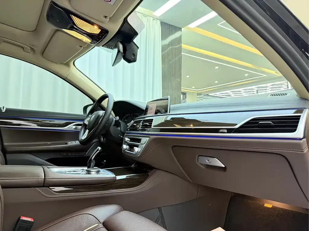 BMW 7 Series 2022 из CN, фото 10