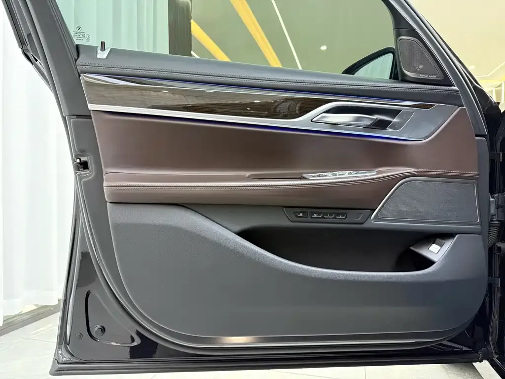 BMW 7 Series 2022 из CN, фото 3