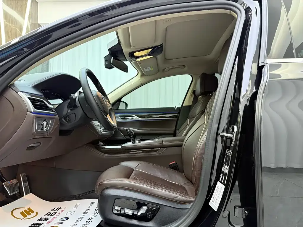 BMW 7 Series 2022 из CN, фото 8