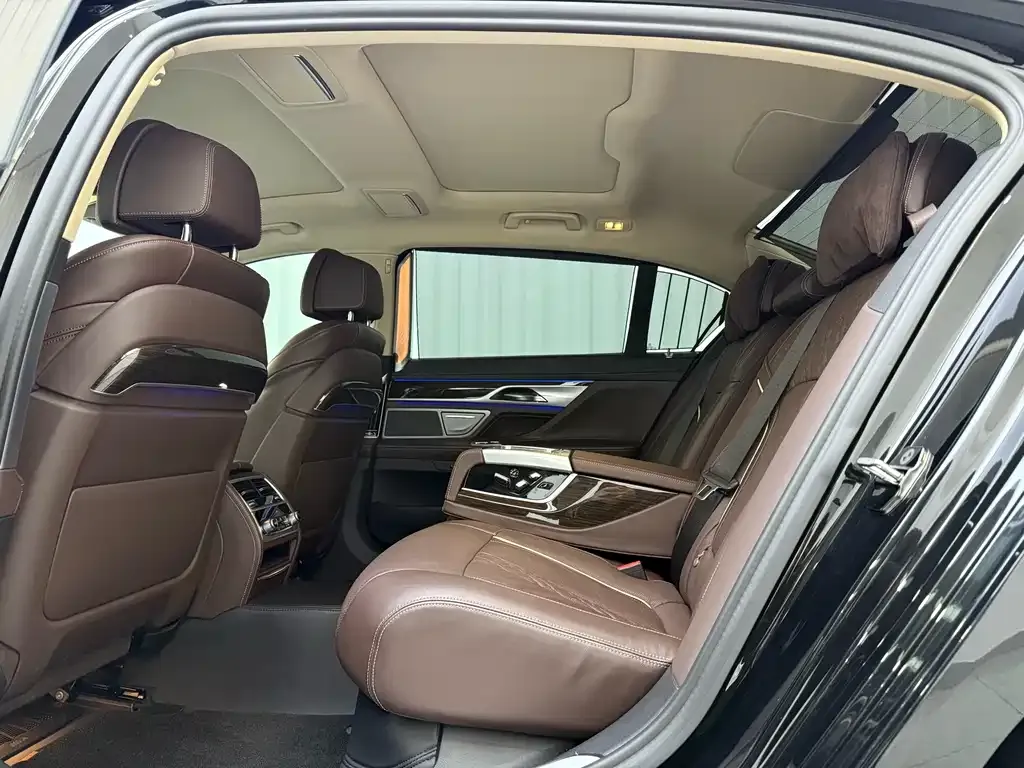 BMW 7 Series 2022 из CN, фото 7