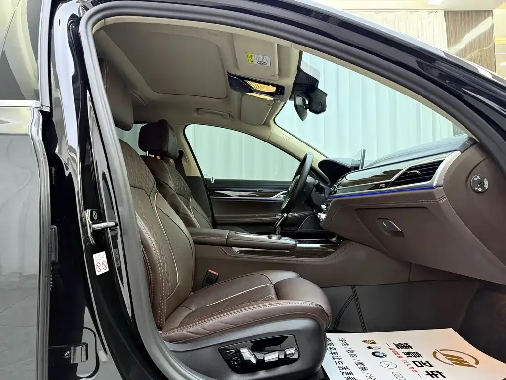 BMW 7 Series 2022 из CN, фото 9