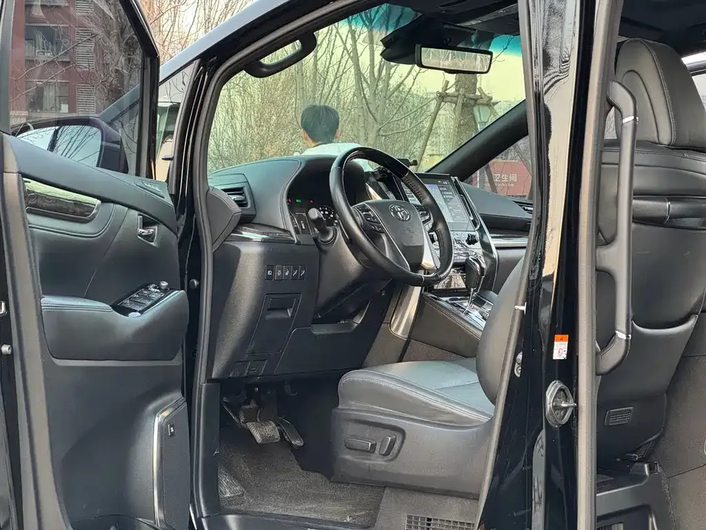 Toyota Vellfire 2023 из CN, фото 7