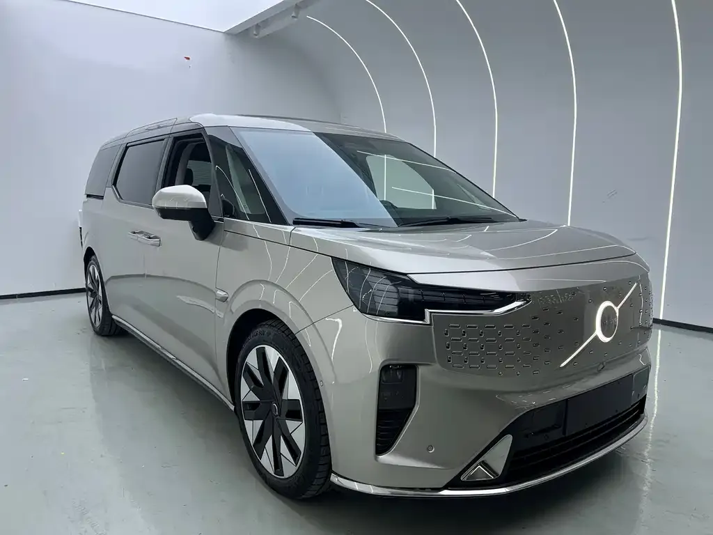 Volvo EM90 2024 из CN, фото 3