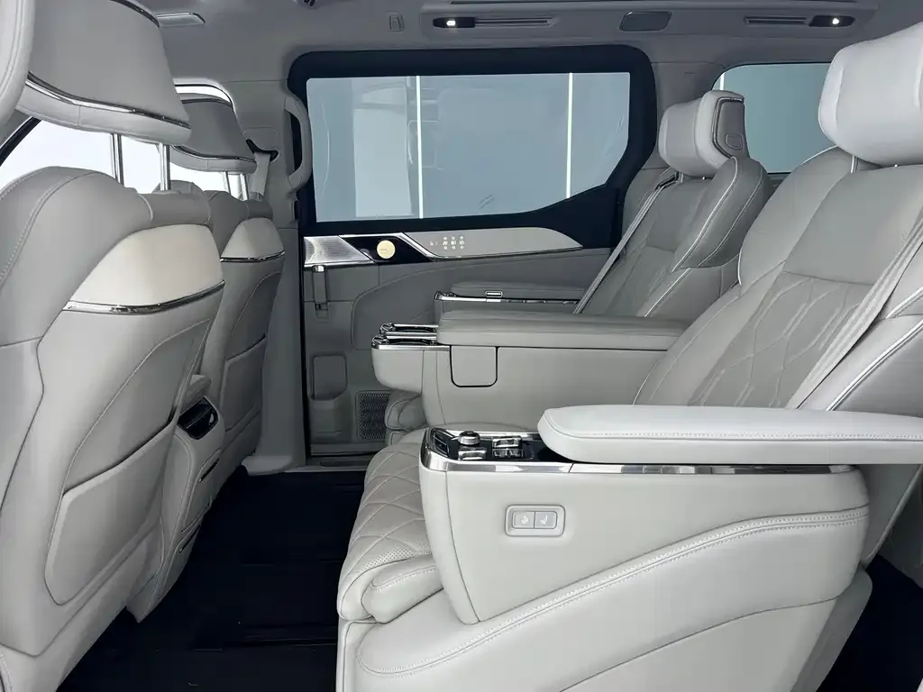 Volvo EM90 2024 из CN, фото 6