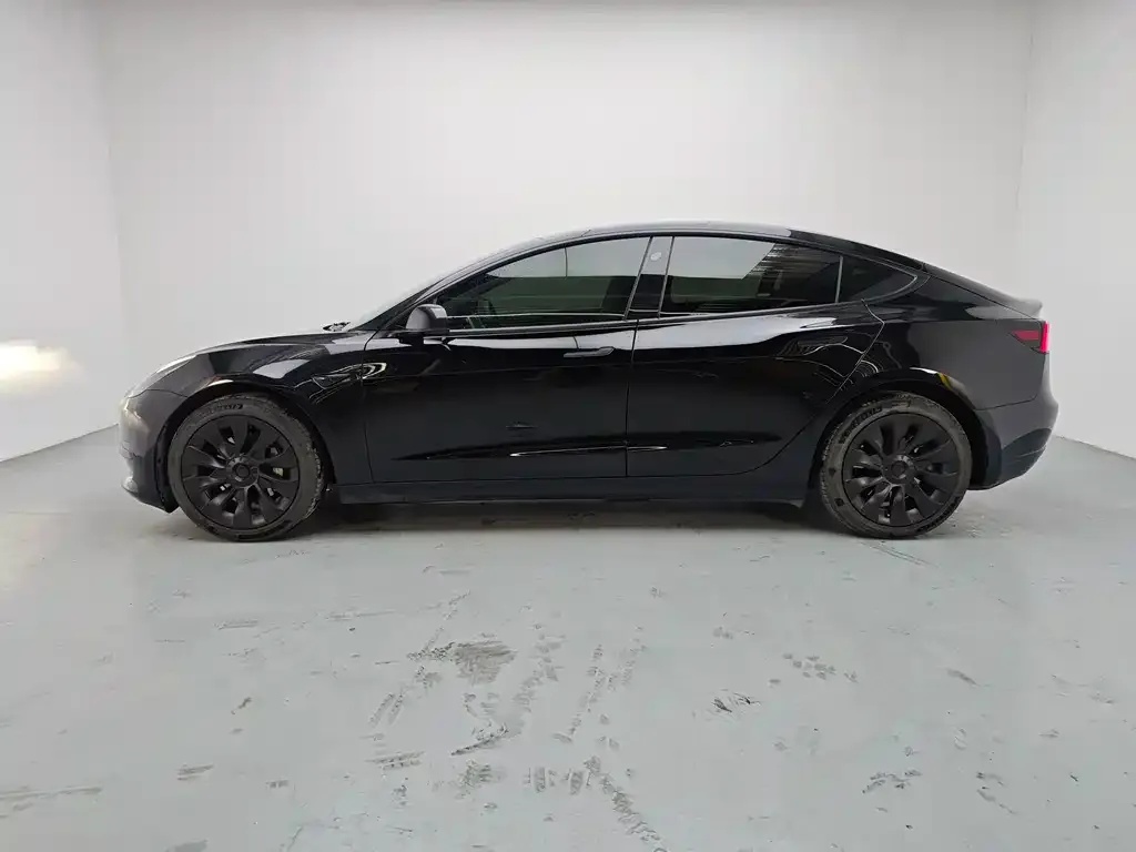 Tesla Model 3 — фото 4
