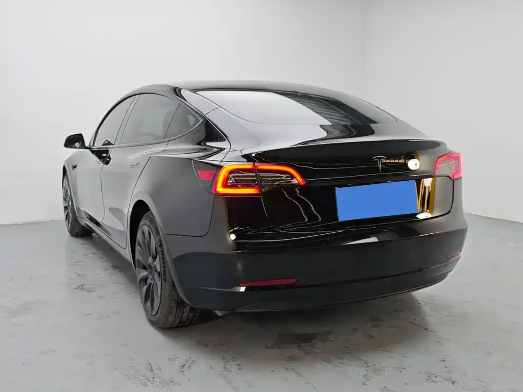 Tesla Model 3 — фото 2