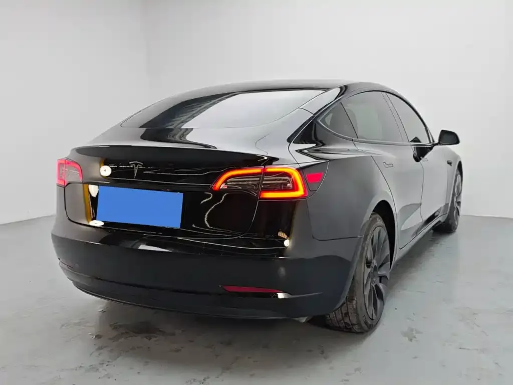 Tesla Model 3 — фото 8