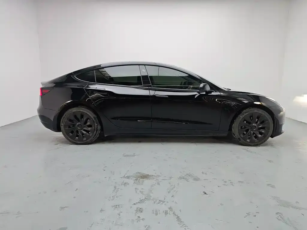 Tesla Model 3 — фото 5