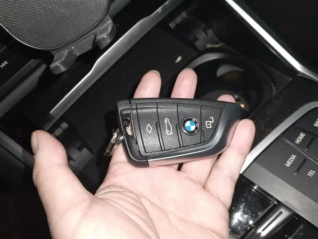 BMW 3 Series 2023 из CN, фото 2