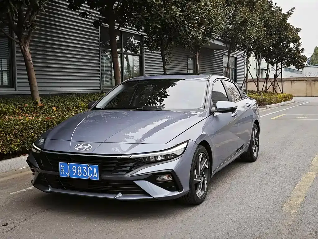 Hyundai Elantra — фото 1