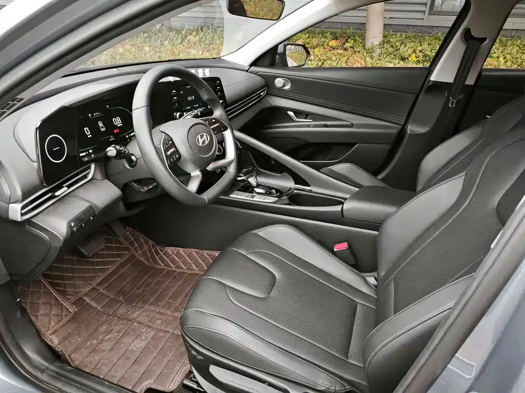 Hyundai Elantra — фото 10