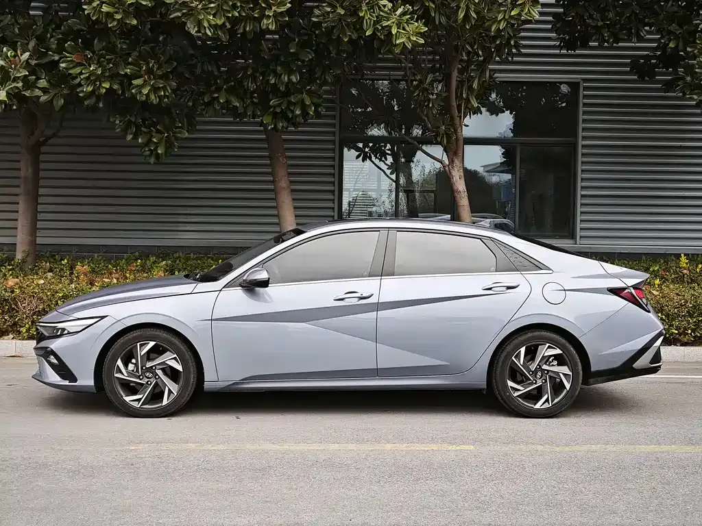 Hyundai Elantra — фото 3