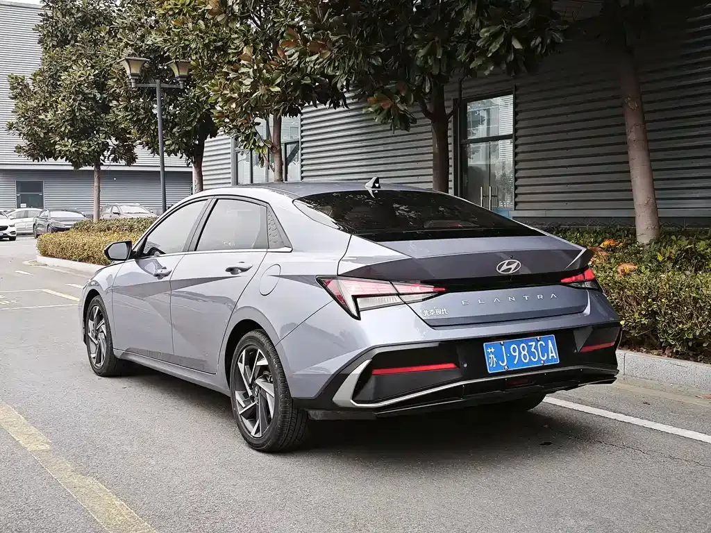 Hyundai Elantra — фото 4