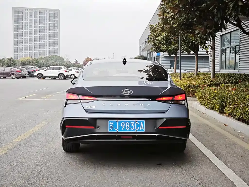 Hyundai Elantra — фото 5