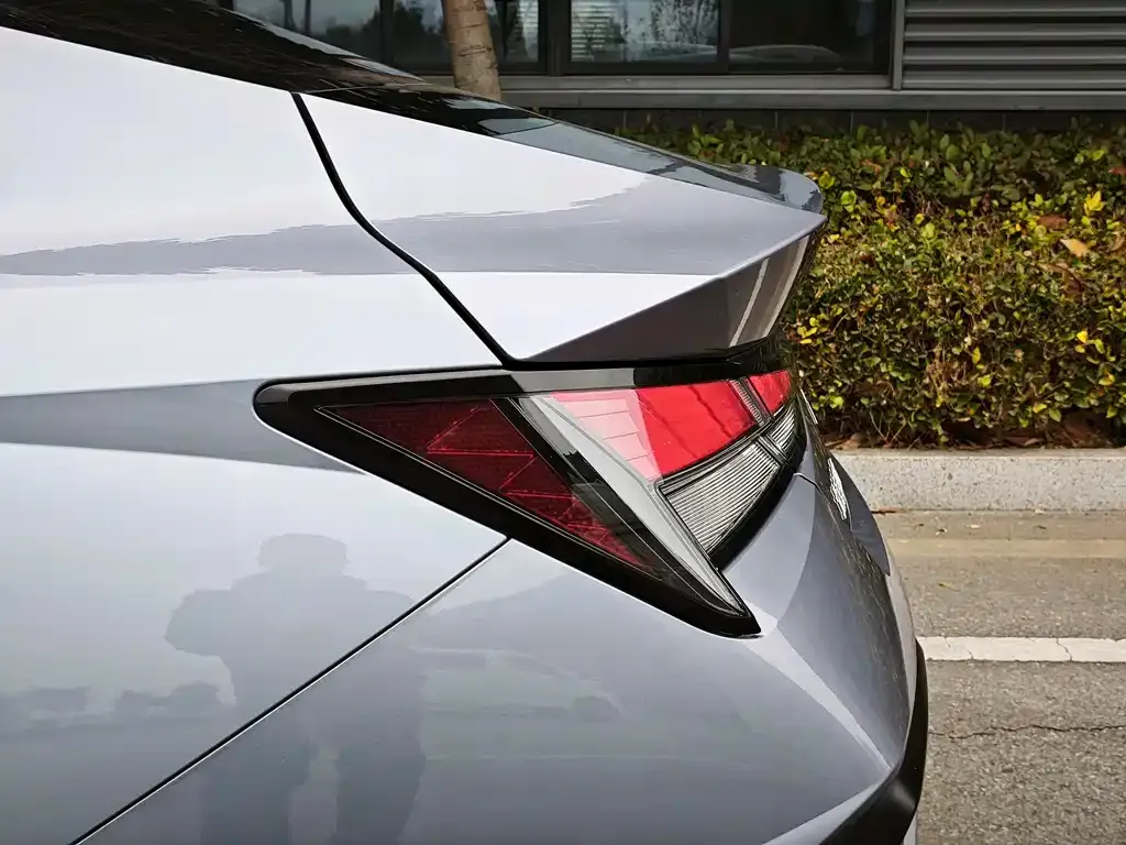 Hyundai Elantra — фото 7