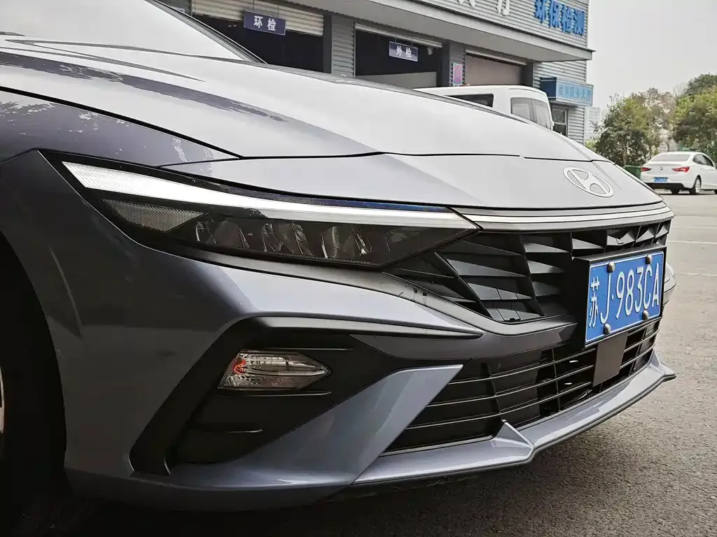 Hyundai Elantra — фото 8