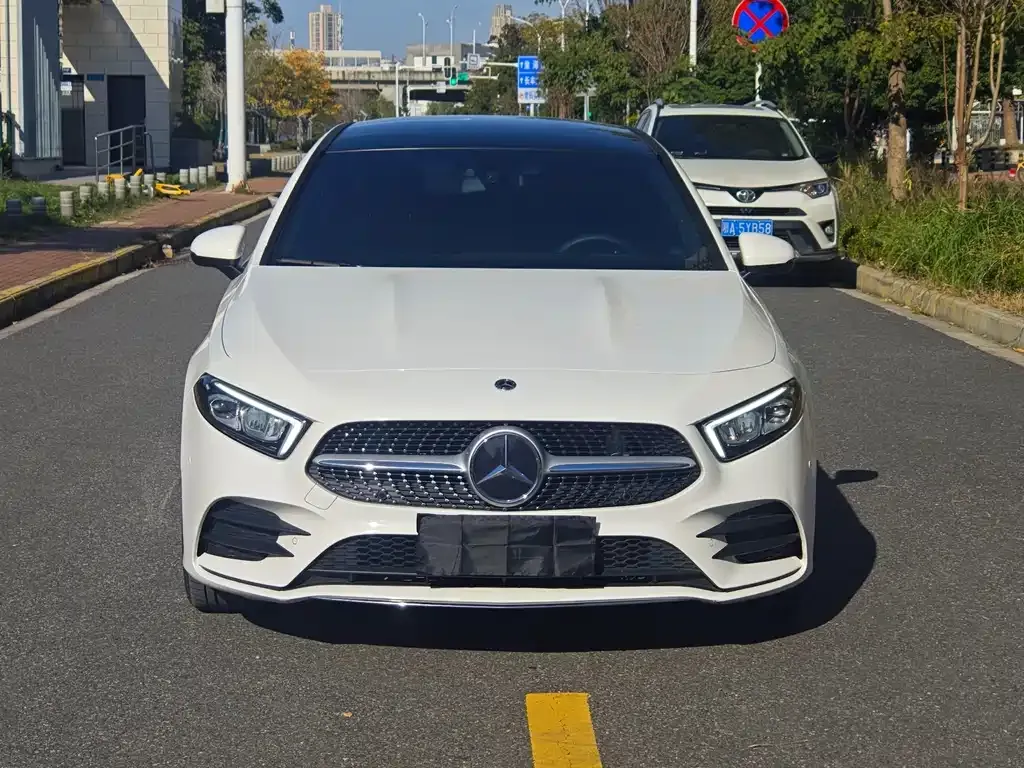 Mercedes-Benz A-Class 2023 из CN, фото 2