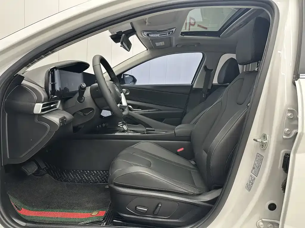 Hyundai Elantra 2022 из CN, фото 10