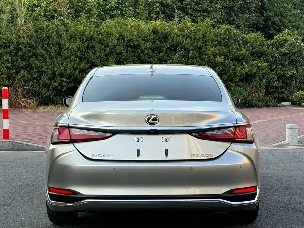 Lexus ES — фото 9