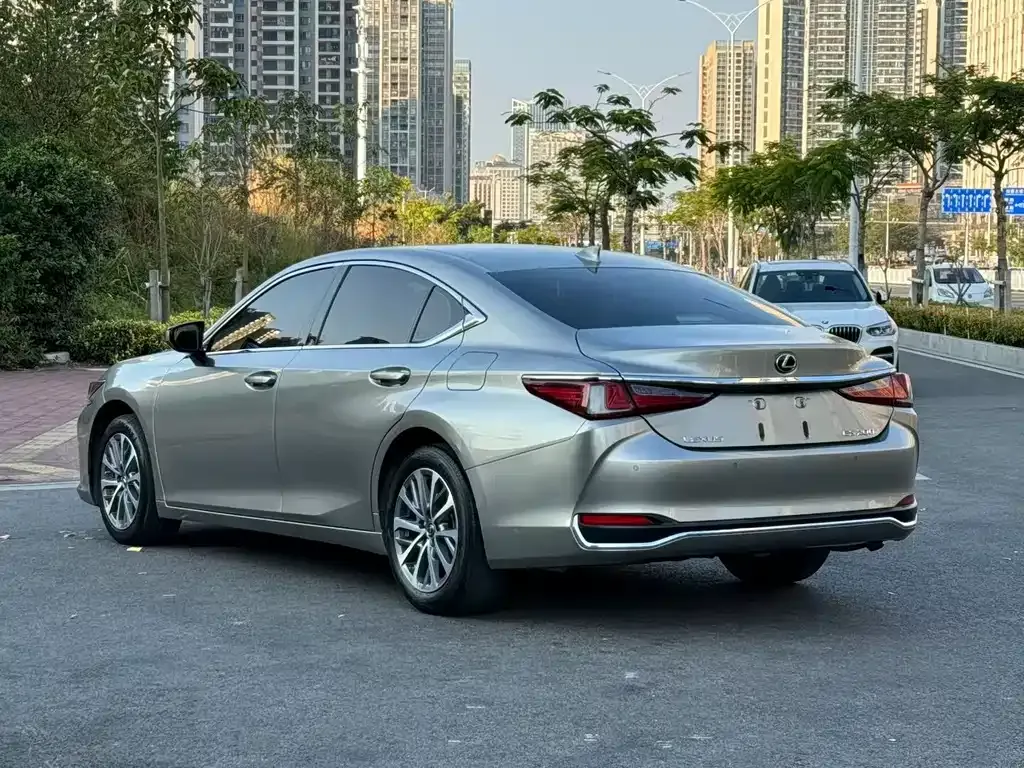 Lexus ES — фото 7