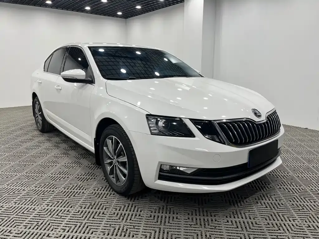 Skoda Octavia — фото 7