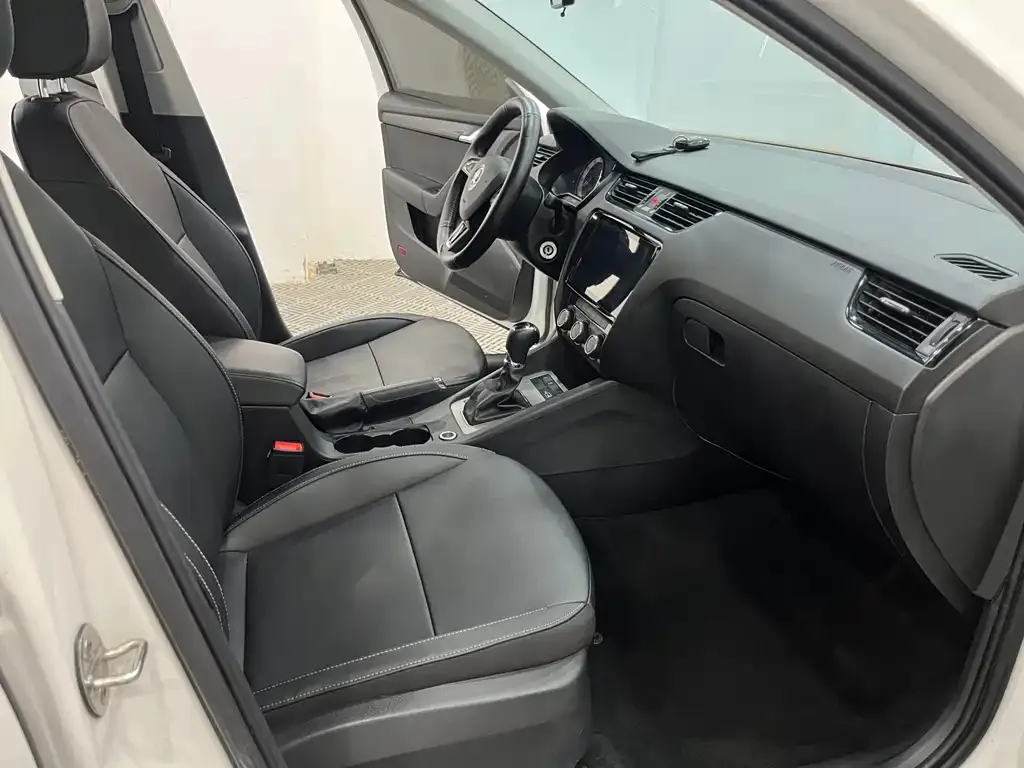 Skoda Octavia — фото 2