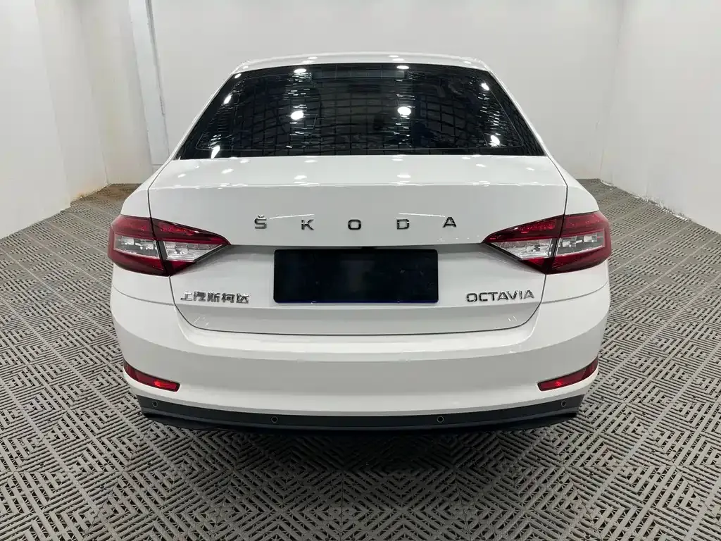 Skoda Octavia — фото 9
