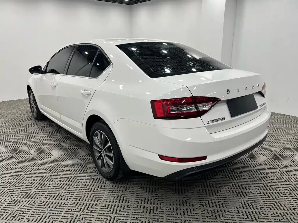 Skoda Octavia — фото 8