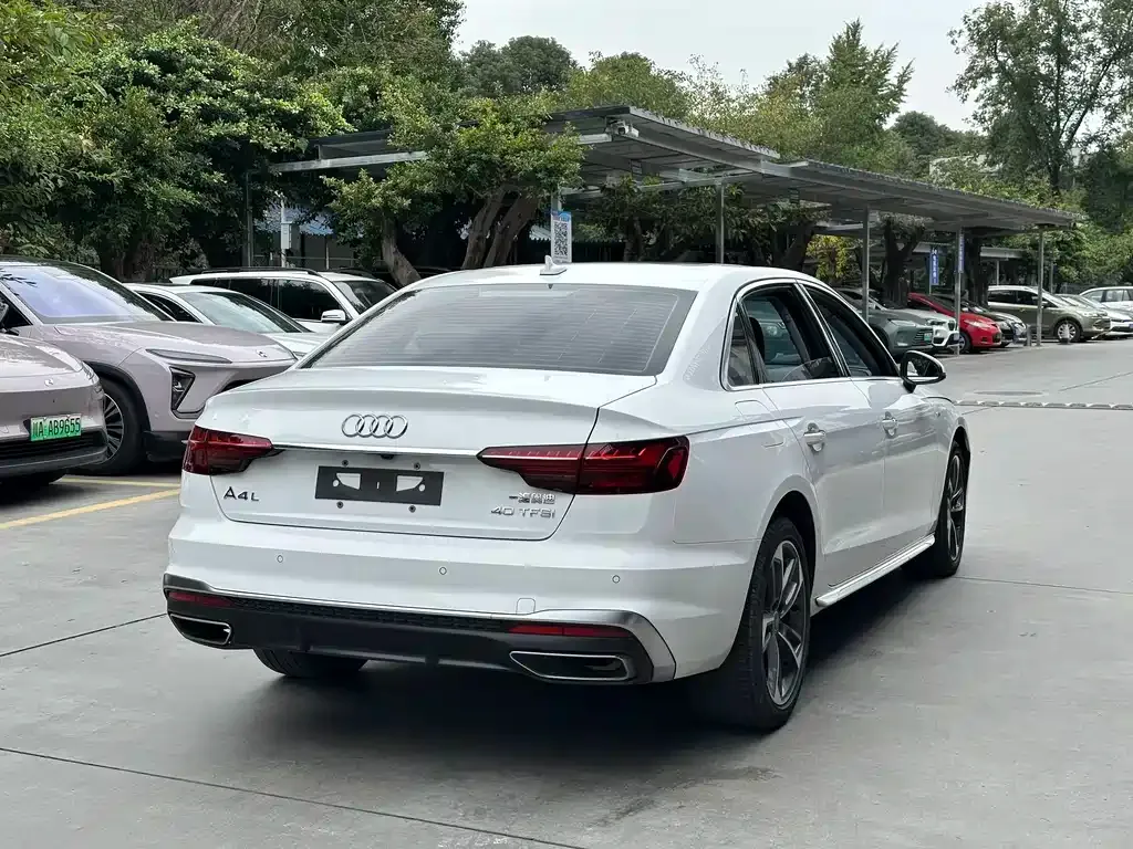 Audi A4L 2022 из CN, фото 8