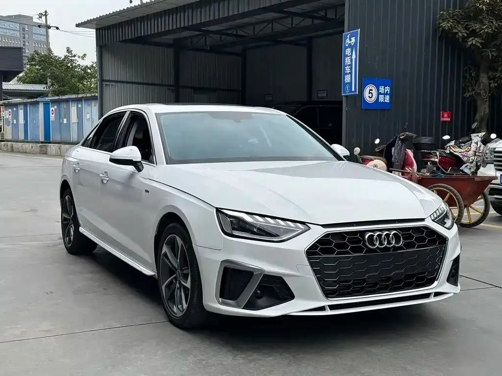 Audi A4L 2022 из CN, фото 3